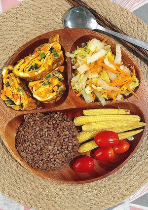 Hình của món (Eatclean) Cơm gạo lứt trứng cuộn.