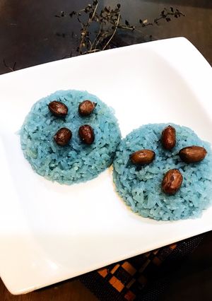 Hình của món Xôi hoa đậu biếc mặn ngọt.