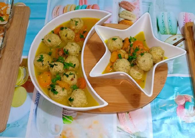 Boulettes de poulet haché et fenouil en sauce