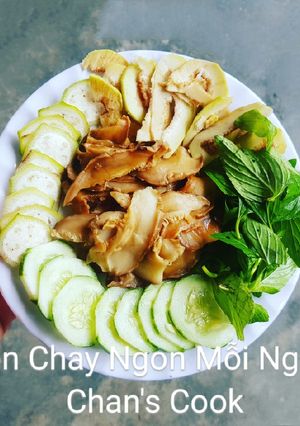 Hình của món Nấm đông cô tai to chiên (luộc) chấm mắm nêm chay.