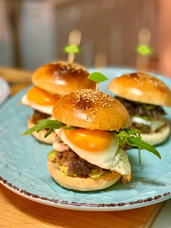 A picture of Sourdough Hamburger Buns.