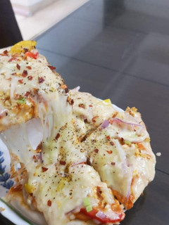 ચીઝ પીઝા(Cheese Pizza Recipe In Gujarati) રેસીપી મુખ્ય ફોટો