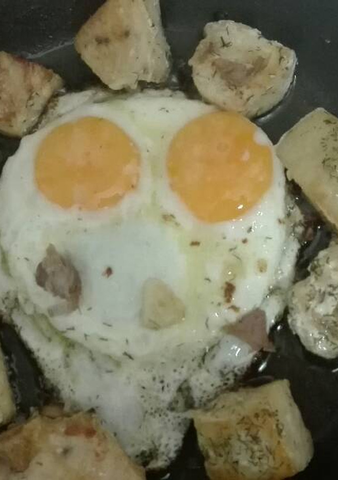 Una foto de 351. Emperador al ajillo con huevo frito « San Valentín »
