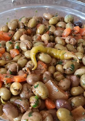 Una foto de Como aliñar aceitunas partidas o machacadas al estilo marroquí