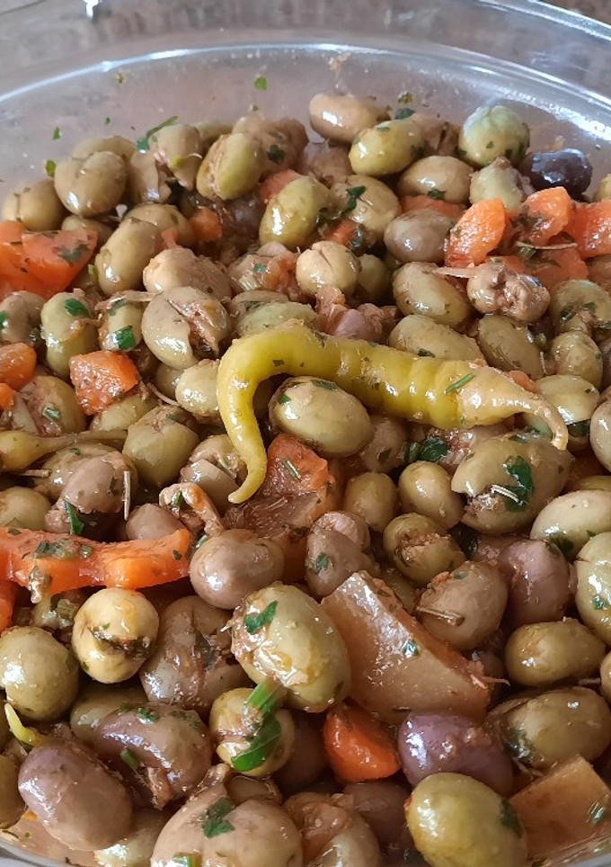 Una foto de Como aliñar aceitunas partidas o machacadas al estilo marroquí