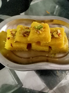 ટોપરા પાક (Topra Paak Recipe In Gujarati) રેસીપી મુખ્ય ફોટો