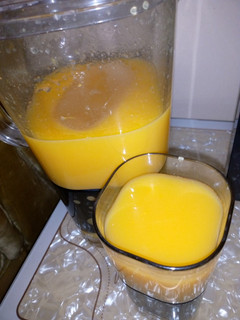 A picture of Natural mango juice.