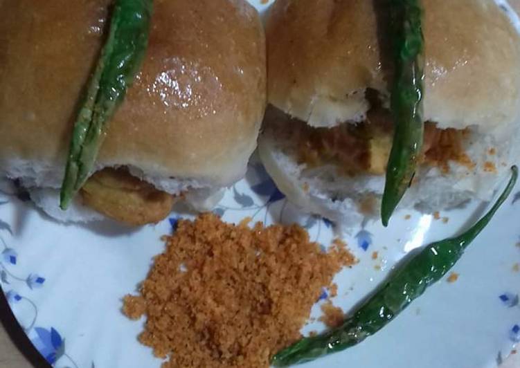 Recipe of Perfect Mumbai famous vada pav