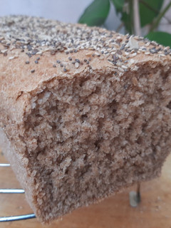 Una foto de Pan integral casero 100%, súper sano!!