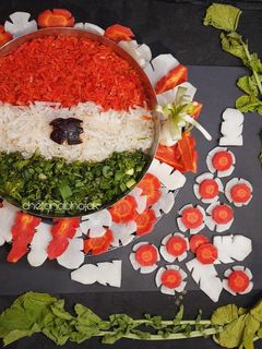 ट्री कलर गाजर मुळा सॅलड (tri-color gajar mula salad recipe in marathi) रेसिपी चे मुख्य फोटो