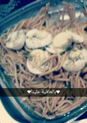 صورة لوصفة اندومي بصلصة والبيض المسلوق
