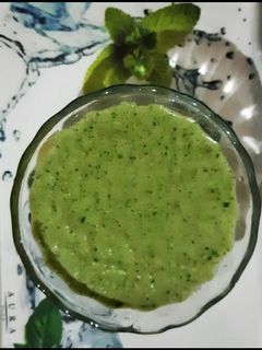 धनिया की चटनी(hare dhaniya ki chutney recipe in hindi) रेसिपी मुख्य फोटो