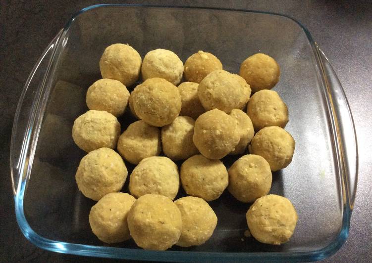 Tambittu/Roasted gram Laddoo