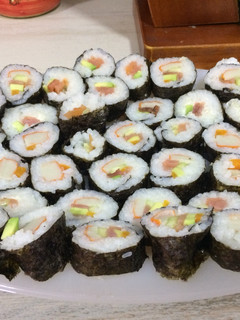 Una foto de Maki Sushi casero