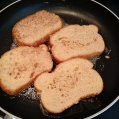 A picture of French Toast.