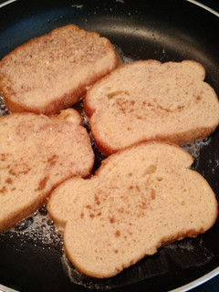 A picture of French Toast.