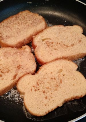 A picture of French Toast.