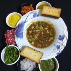 A picture of Kutchi kadak.