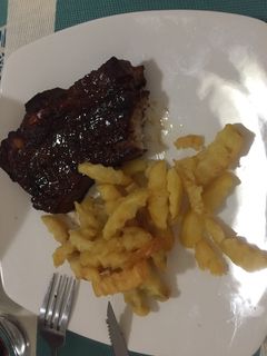 Una foto de Costillas glaseadas con reducción de cerveza negra