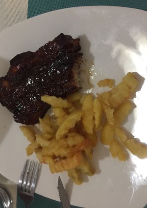 Una foto de Costillas glaseadas con reducción de cerveza negra