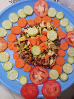સલાડ (Salad Recipe In Gujarati) રેસીપી મુખ્ય ફોટો