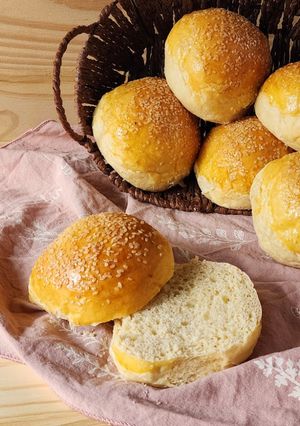 Una foto de 🍔 Pan para hamburguesas con sésamo - técnica Tang zhong 😍 Esponjosidad única 🍔