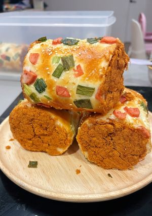 A picture of Scallion and Pork Floss Bread Rolls.
