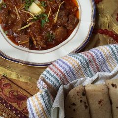 A picture of Kashmiri makhni gosht.