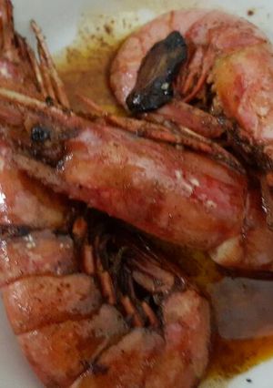 Una foto de Langostinos ahumados flambeados
