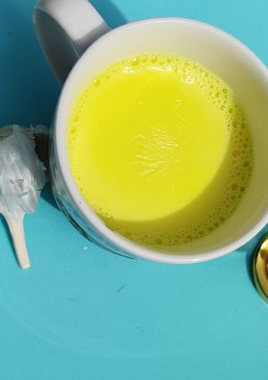 लहसुन का दूध (lahsun Ka doodh recipe in Hindi) रेसिपी मुख्य फोटो