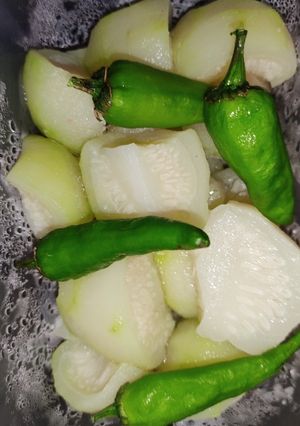 A picture of Desi Tinday (round gourd).
