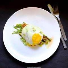 A picture of Arriabbata Sauce on Pan seared Chicken.