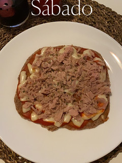 Una foto de Pizza (base quesadilla integral)