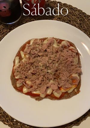 Una foto de Pizza (base quesadilla integral)