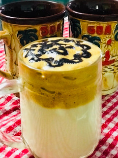 દલગોના કોફી (Dalgona Coffee Recipe In Gujarati) રેસીપી મુખ્ય ફોટો