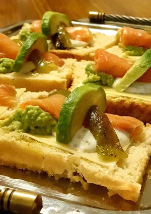 Una foto de Bruschetta de salmón ahumado 🌮