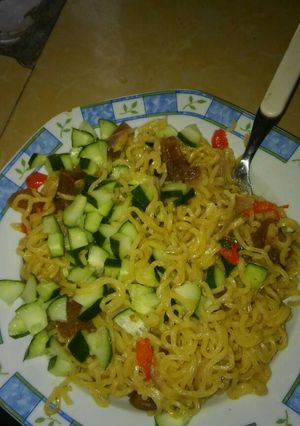 A picture of Jolof indomie with veges.