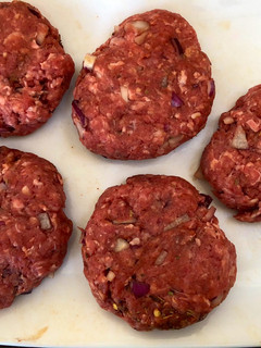 A picture of Taste the difference beef burgers.