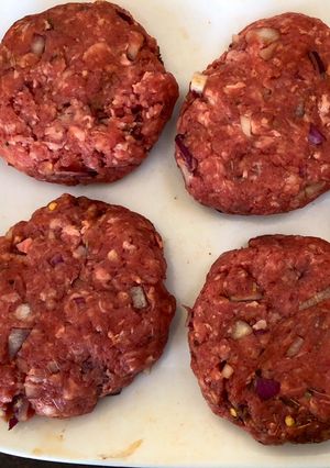 A picture of Taste the difference beef burgers.