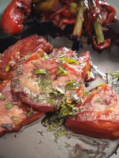 Una foto de Solomillo de Cerdo Ibérico en Salsa Pedro Ximénez Cítrica con Verduras
