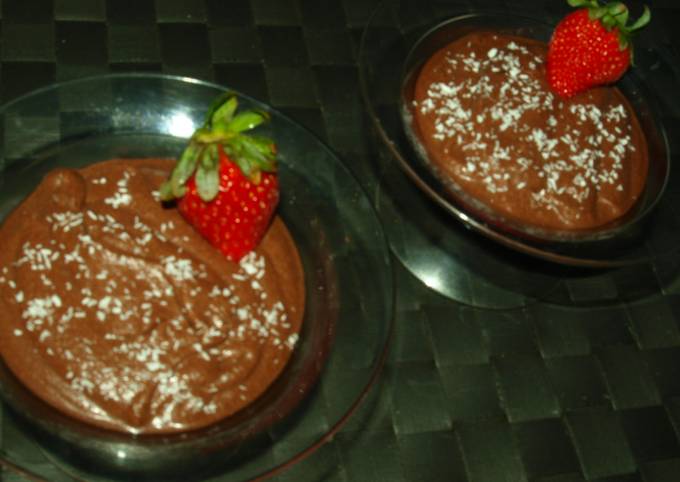κύρια φωτογραφία συνταγής Μους σοκολάτας με καρύδα