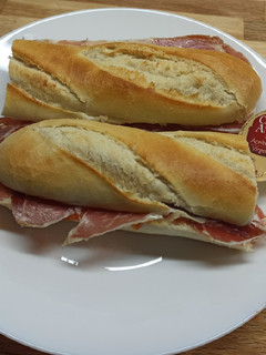 Una foto de Bocadillo de jamón