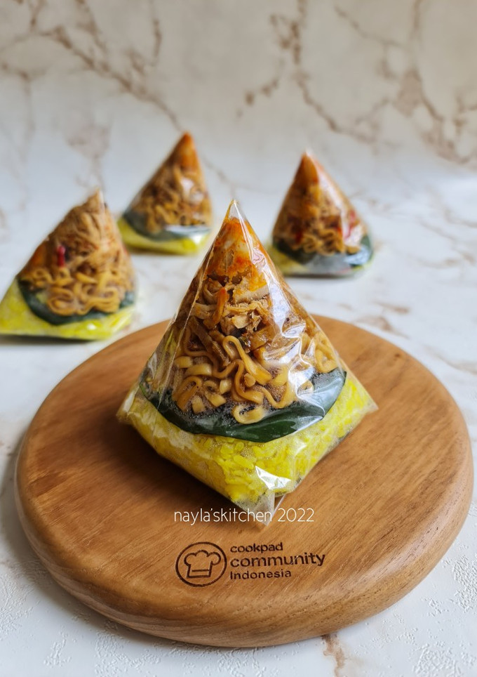 Foto resep Tumpeng Mini Kerucut/Nasi Kuning Magic Com