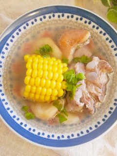 免顧火「菱角玉米排骨湯」好清甜~ 的食譜成品照片
