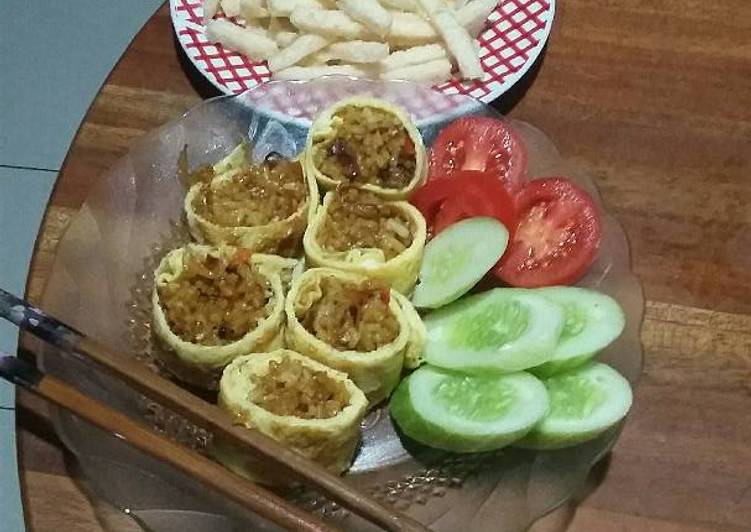 fried rice egg roll with salad