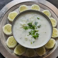 A picture of Curd cucumber raita.