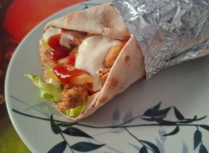 O poză a rețetei Șaorma homemade, ideală pentru ieșiri în natură.