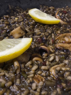 Una foto de Arroz con chipirones