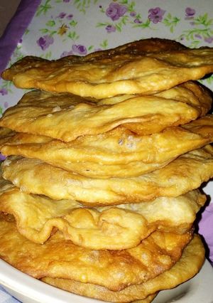 A picture of Turkish fried bread.