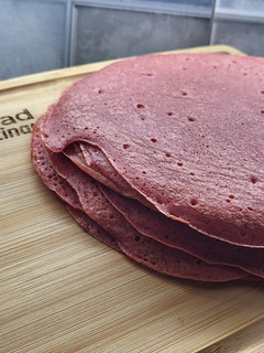 Una foto de Frilloas color rosa sin gluten (con remolacha)